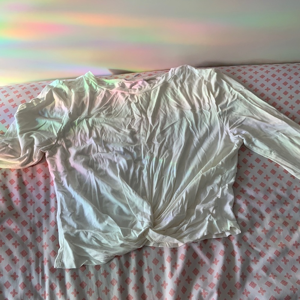 Large silky shirt with tie in front